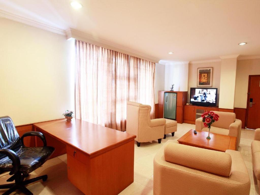 Horison Plaza Tegal Otel Dış mekan fotoğraf