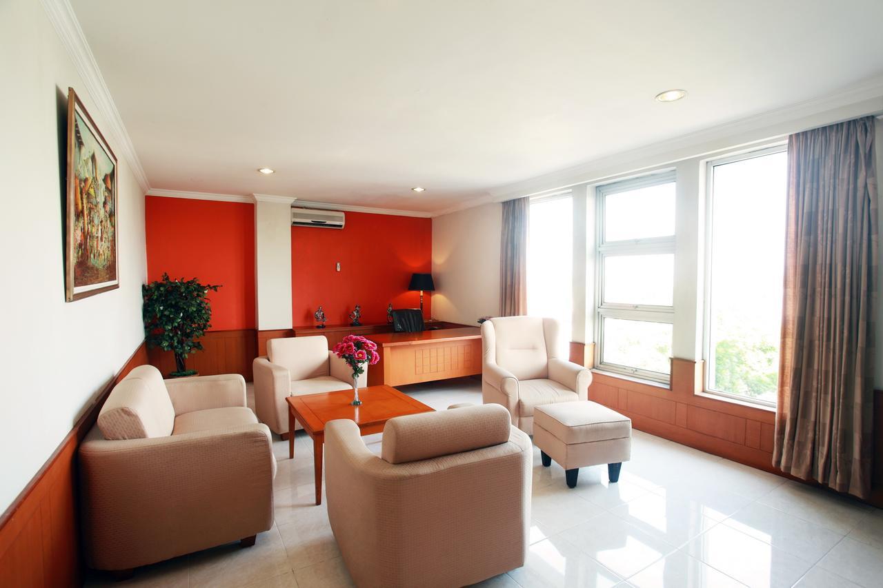 Horison Plaza Tegal Otel Dış mekan fotoğraf